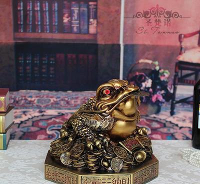 招財金蟾 三足靈物，聚財納福的藝術擺件